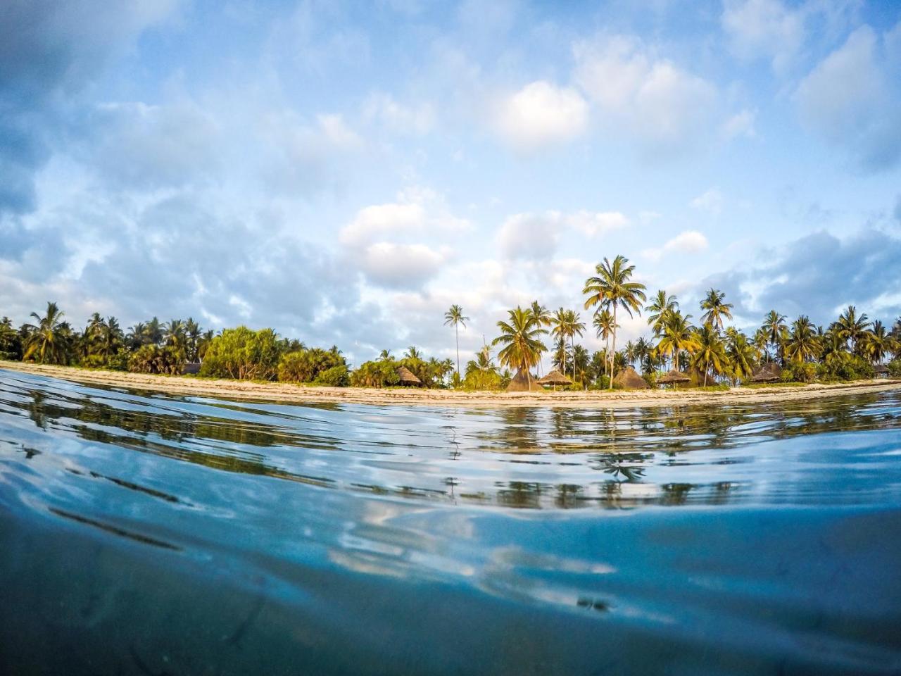 Emayani Beach Lodge Pangani ภายนอก รูปภาพ